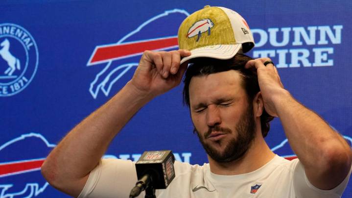 Josh Allen wears Carson's cap to honor young hospital patient after Bills win