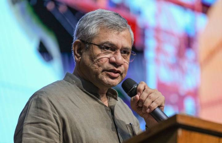 Red Fort blast: Rail minister says vigil strengthened at major railway stations