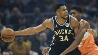Bucks' Giannis Antetokounmpo leaves Monday's game with groin injury, won't return