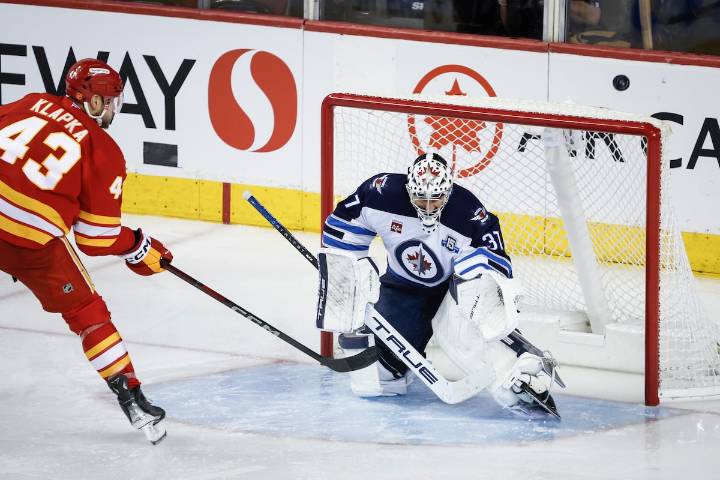 Jets goalie Connor Hellebuyck out 4-6 weeks to undergo arthroscopic knee surgery