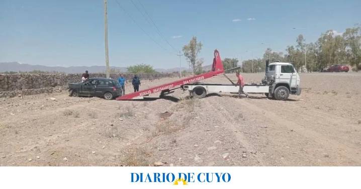 Grave choque en Jáchal: una mujer sufrió hundimiento de cráneo tras impactar su auto contra una defensa de piedras