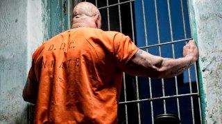 Crisis penitenciaria en Bélgica: más de 500 presos duermen en el suelo por falta de camas