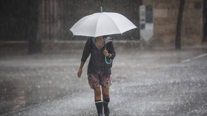 Cataluña vive una jornada de lluvias intensas, pero de consecuencias "leves"