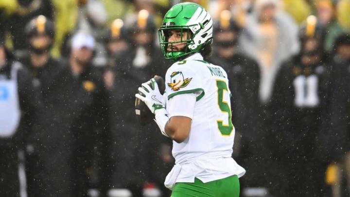 Oregon swerves upset loss vs. Iowa after clutch final drive from Dante Moore