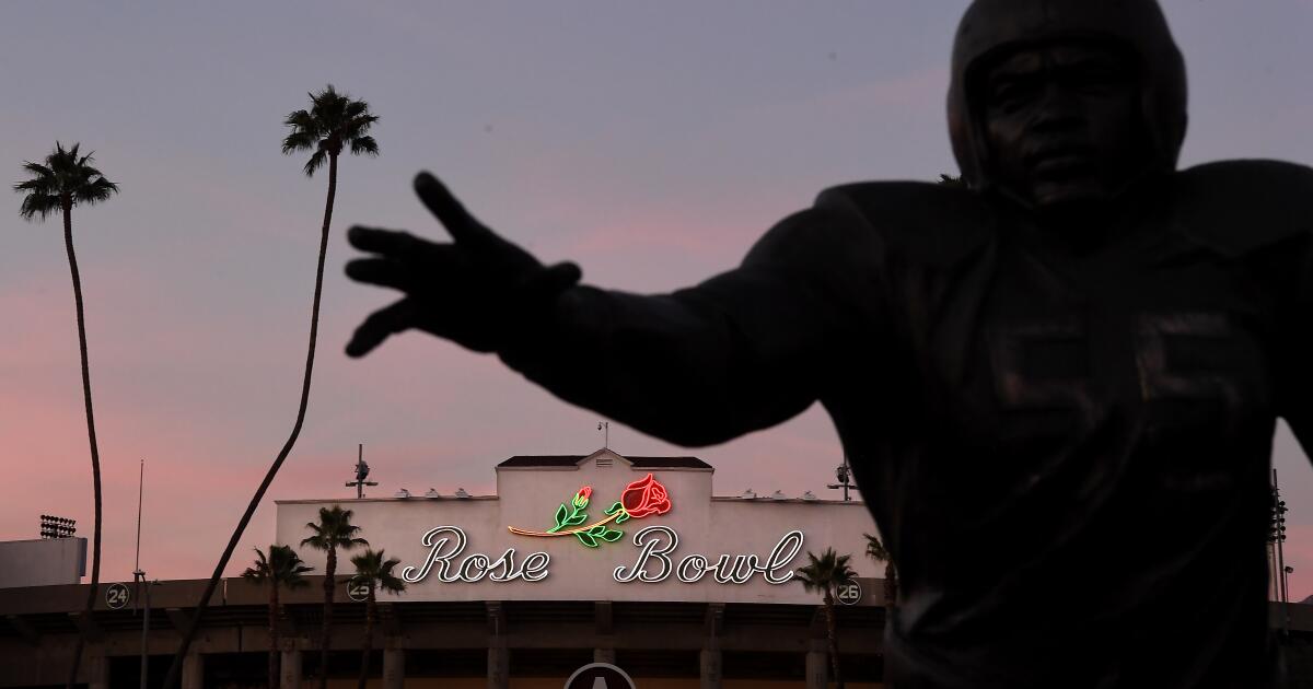 Should they stay or should they go? UCLA greats weigh in on the Rose Bowl debate