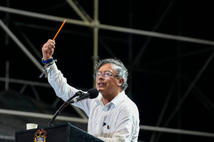 Petro ordena suspender la colaboración de inteligencia con Estados Unidos por los ataques contra las narcolanchas