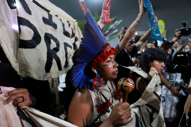 COP30 host urges unity as summit heads for final showdown over fossil fuels