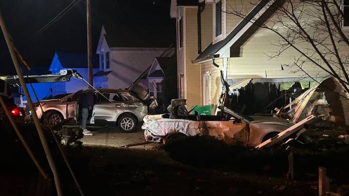 Two injured after car crashes into Lithonia home, DeKalb police say