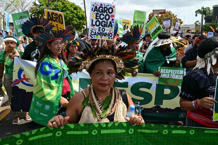COP30: miles protestan en Brasil para presionar medidas "urgentes" contra cambio climático