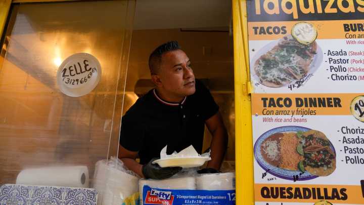 A Chicago street vendor couple has a defiant response to immigration arrests: Stick to the routine
