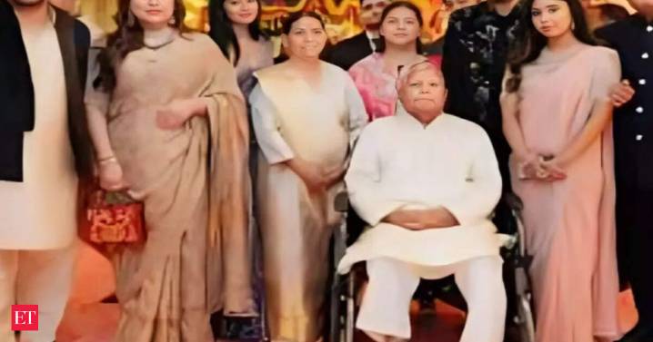 Why Lalu Prasad's family is fighting?