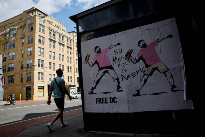 Man who threw sandwich at federal agent in D.C. found not guilty of assault