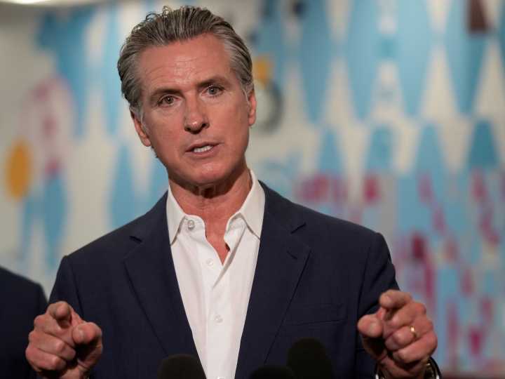 Buenas noticias para California: Gavin Newsom aprueba cambios en la asistencia social