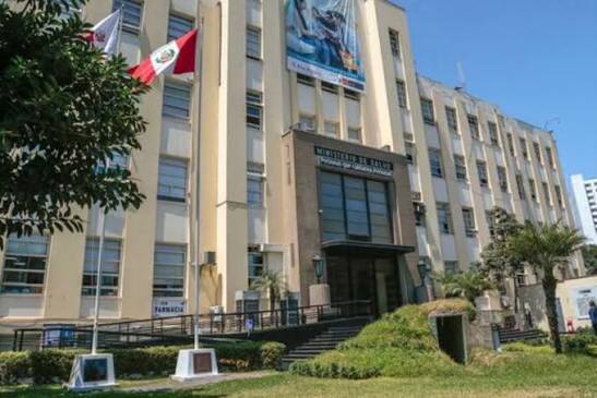 Médico cuestionado e investigado por la Fiscalía sería colocado en Diris Lima Sur del Minsa