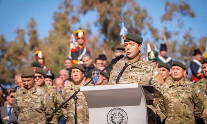 Presti planea una renovación en la cúpula de las Fuerzas Armadas