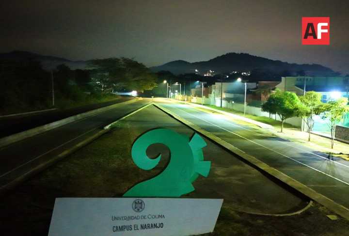 Manzanillo habilita banqueta y luminarias para estudiantes de la UdeC campus El Naranjo