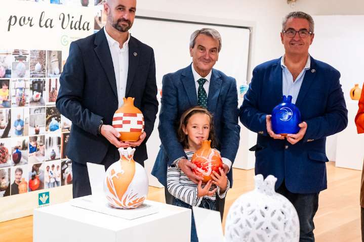 La Sala Zaida acoge la exposición solidaria 'Granadas por la vida'