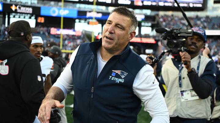 Patriots rumors: Mike Vrabel may send another defensive player out before trade deadline