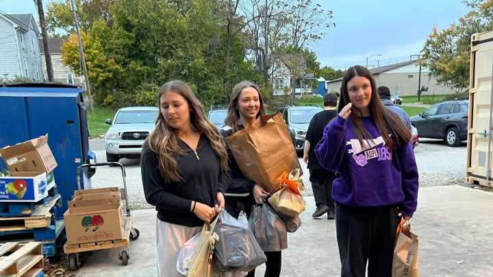 Mount Union students donate 3,000 pounds of food to Alliance pantry
