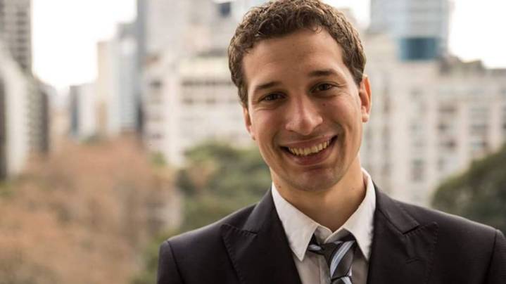 Con el ejemplo de Maria Eugenia Vidal, Yamil Santoro también busca trabajo en Linkedin tras no renovar la banca