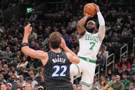 Jaylen Brown lidera a los Celtics con 35 puntos en victoria 138-129 sobre el Magic – Chicago Tribune