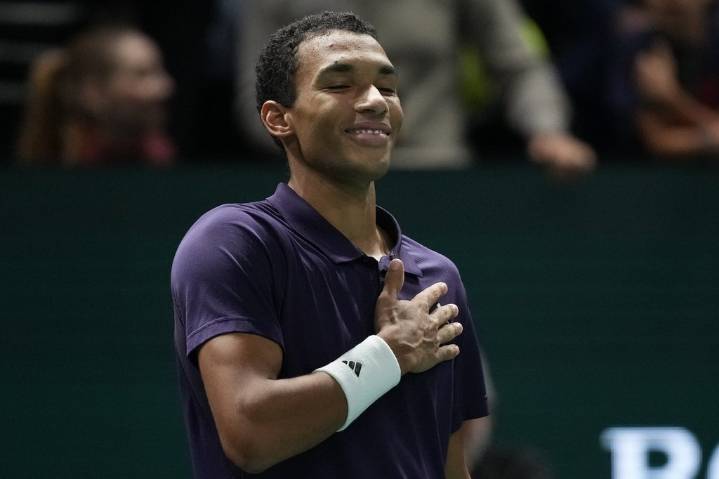 Auger-Aliassime beats Bublik to set up Paris Masters final against either Sinner or Zverev – Winnipeg Free Press