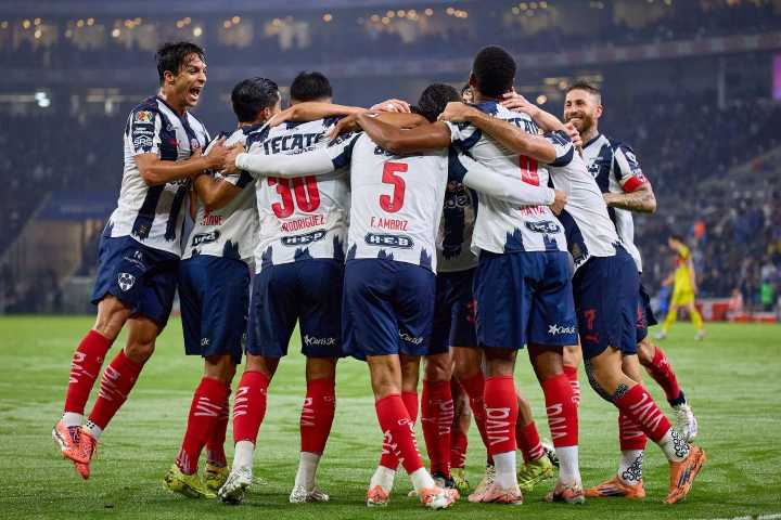 Rayados aprovecha y vence al América en casa