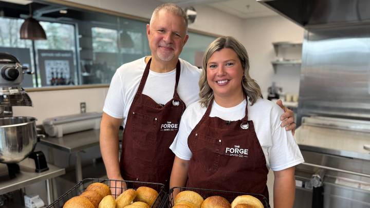 Winnipeg father-and-daughter duo open bagel shop