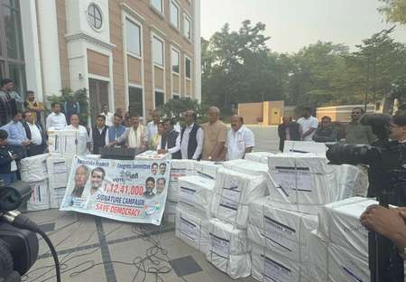 Vote theft row: Karnataka Dy CM Shivakumar submits 1.12 crore signature forms, alleges EC injustice