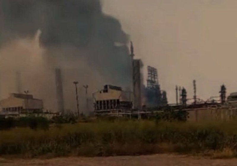 Un muerto y cientos de afectados dejó incendio en complejo petroquímico de Anzoátegui