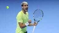 Carlos Alcaraz arrasa a Musetti (6-4/6-1), evita a Sinner hasta una hipotética final de la Copa de Maestros y es líder de la ATP