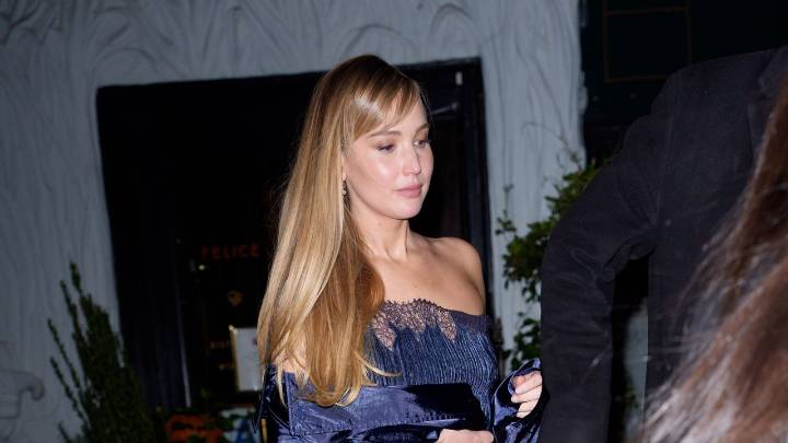 Jennifer Lawrence Taps a Katie Holmes