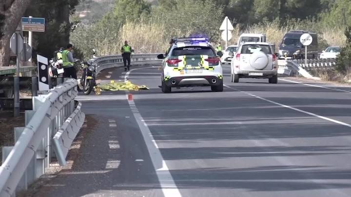 Muere una persona tras ser arrollada por un coche en una carretera secundaria