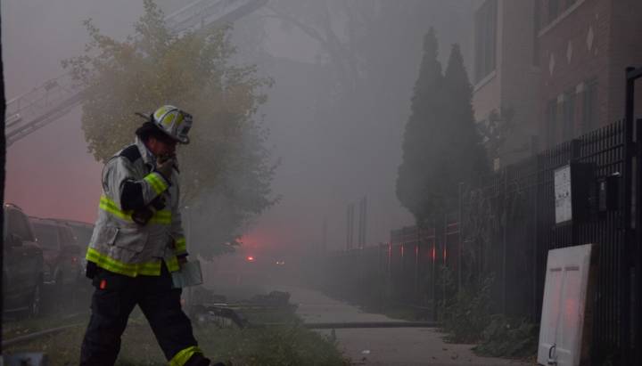 Fire damages Albany Park apartment building
