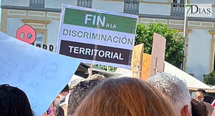 UpE se compromete a impulsar la homologación salarial de los docentes extremeños