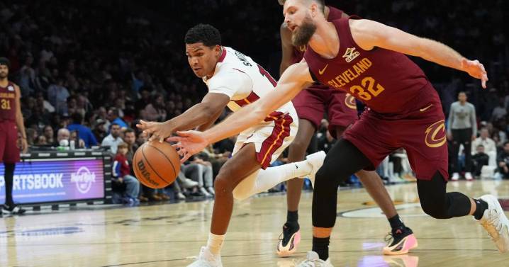 Andrew Wiggins' alley-oop dunk at OT buzzer gives Heat a 140