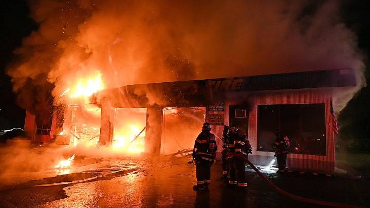 Fire heavily damages Mavis store in Smithtown