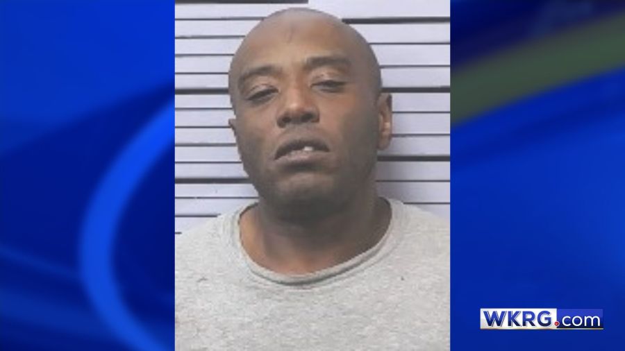Mobile police arrest man after chase through Pinehurst neighborhood