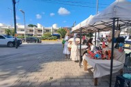 “Nos piden hasta mil pesos por día”: Vendedores mayas denuncian cobros excesivos para poder trabajar en la ZH de Tulum