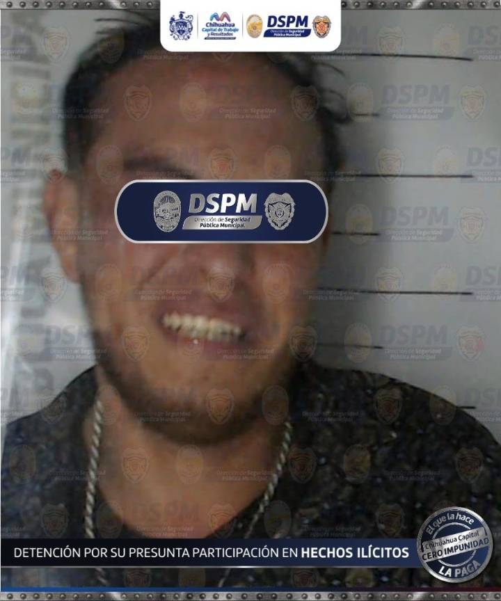 Aseguran a hombre que tripulaba auto con reporte de robo