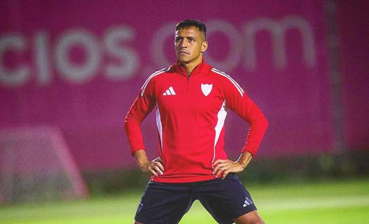 Aseguran que Alexis Sánchez seguirá hasta diciembre fuera de las canchas por su lesión