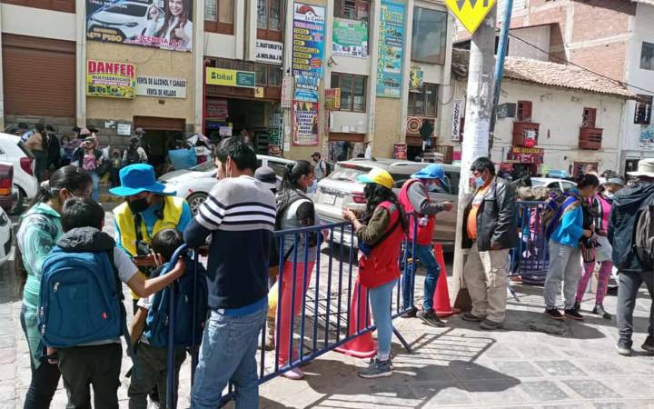 Municipalidades deberán participar en combatir la venta ambulatoria de chips de celulares