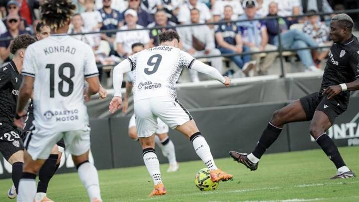 Suspendido en el descanso el Ceuta-Almería por el fallecimiento de un espectador