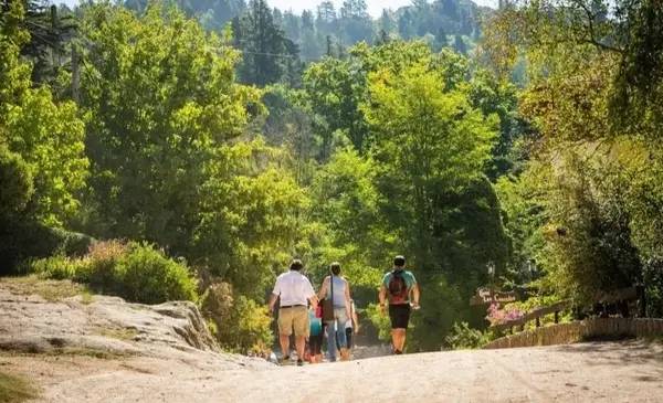 Escapadas para hacer con amigos: 4 propuestas para salir un fin de semana largo