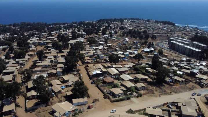 Megatoma de San Antonio: Municipalidad afirma que ante el desalojo "no tiene los recursos suficientes para el albergue"