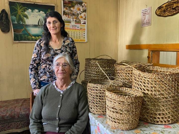 Las artesanías tradicionales de Los Lagos llegaron a la 1° Feria Araucanía de Fundación Artesanías d...