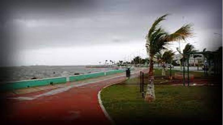 Campeche refuerza su costa ante huracanes