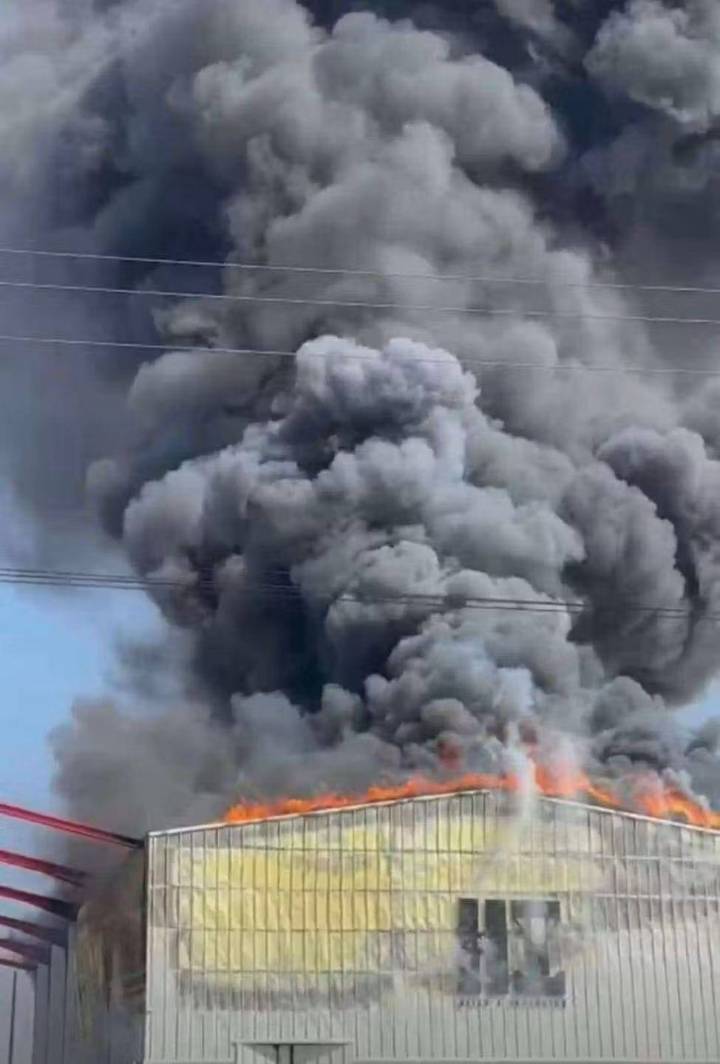 Incendio arrasa con la Empacadora Mirasoles, en Villa Juárez, Asientos