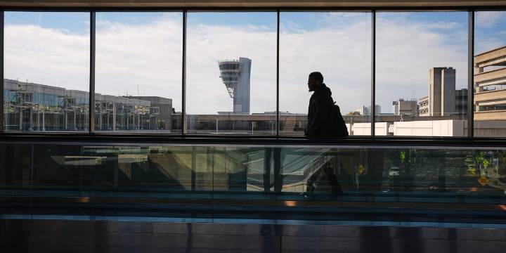 FAA official says he's never seen so many flight cancelations in 35 years working in aviation