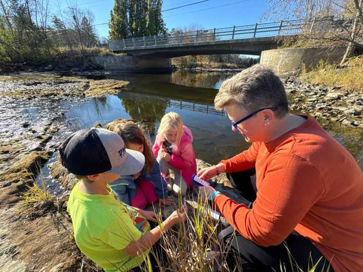 Oxford-on-Rideau students take learning to the creekside
